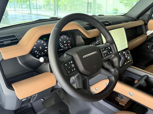 Fuji White 2026 Land Rover Defender P400 X-Dynamic SE