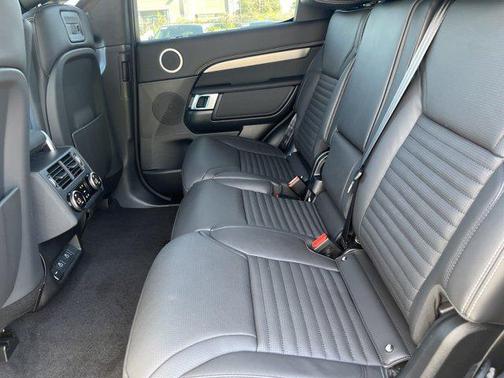2025 Land Rover Discovery P300 Dynamic SE