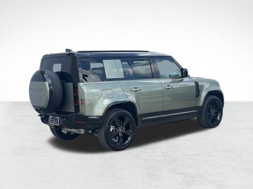 2025 Land Rover Defender 110 P400 X-Dynamic SE