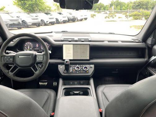 2023 Land Rover Defender 110 V8