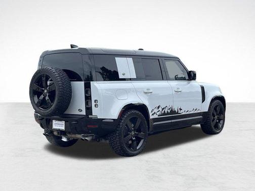 2023 Land Rover Defender 110 V8