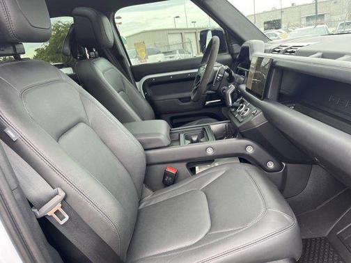 2023 Land Rover Defender 110 V8
