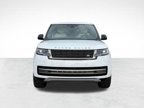 Ostuni Pearl White Premium Metallic 2026 Land Rover Range Rover P550e SE