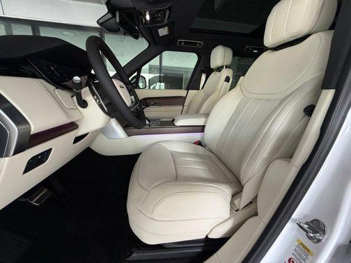 Ostuni Pearl White Premium Metallic 2026 Land Rover Range Rover P550e SE