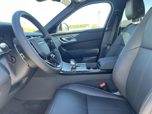 Ostuni Pearl White Premium Metallic 2026 Land Rover Range Rover Velar P250 SE R-Dynamic