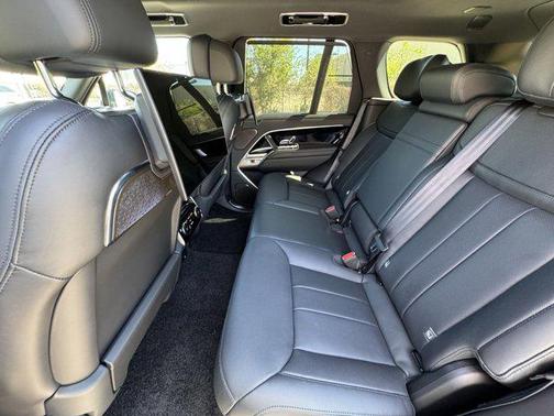 2025 Land Rover Range Rover P550e Autobiography
