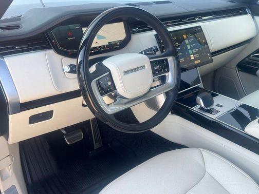 2025 Land Rover Range Rover P400 SE