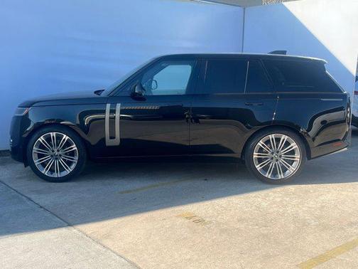 2025 Land Rover Range Rover P400 SE