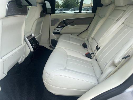 2025 Land Rover Range Rover P550e Autobiography