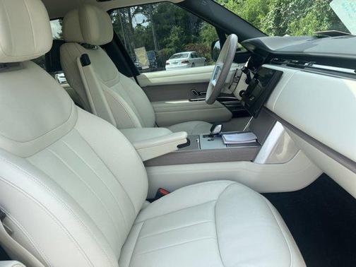 2025 Land Rover Range Rover P550e Autobiography