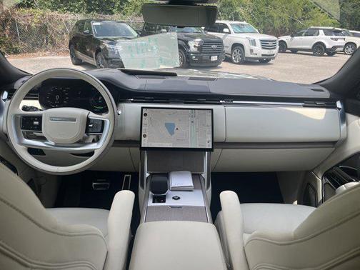 2025 Land Rover Range Rover P550e Autobiography