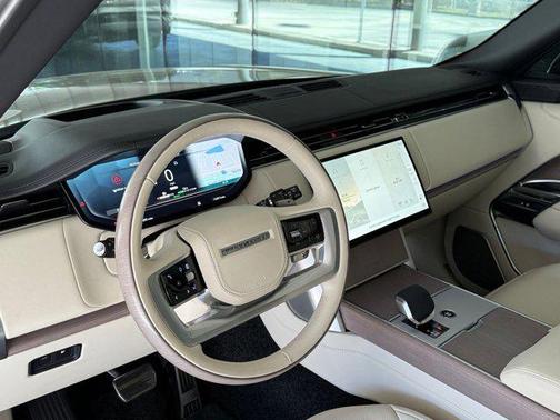 2025 Land Rover Range Rover P550e Autobiography