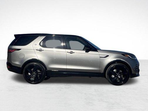 Silicon Silver Premium Metallic 2025 Land Rover Discovery P300 Dynamic SE