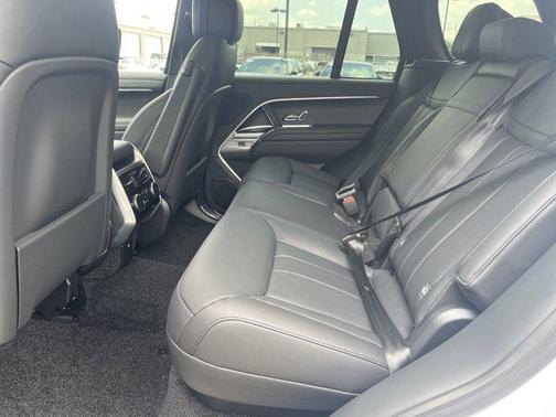 2025 Land Rover Range Rover P550e SE