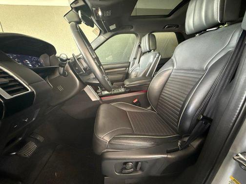 Silver 2019 Land Rover Discovery HSE LUXURY