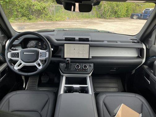 2025 Land Rover Defender 110 P400 X-Dynamic SE