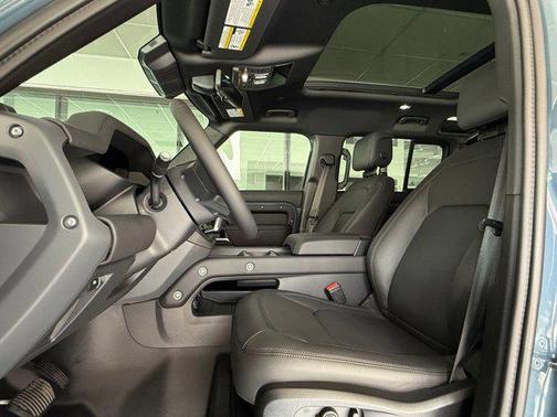 2026 Land Rover Defender P400 X-Dynamic SE