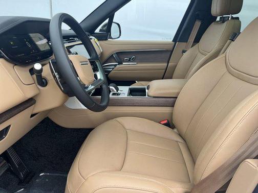 2025 Land Rover Range Rover P400 SE 7 Seat