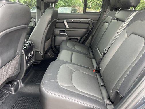 2024 Land Rover Defender 110 P400 X-Dynamic SE