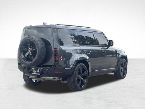 2024 Land Rover Defender 110 P400 X-Dynamic SE