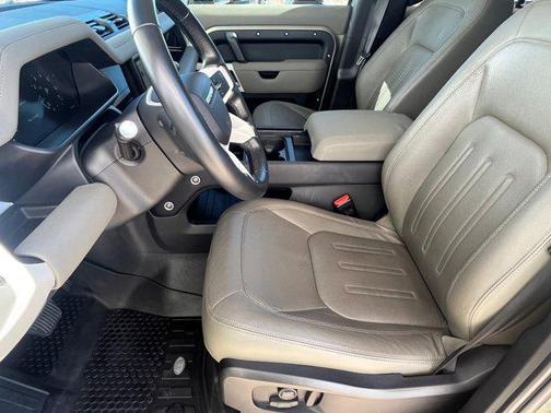 2021 Land Rover Defender 110 SE