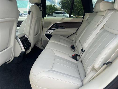 2025 Land Rover Range Rover P400 SE