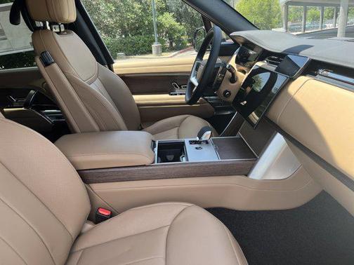 2025 Land Rover Range Rover P400 SE