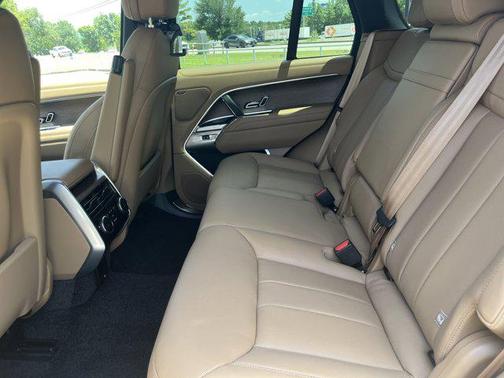 2025 Land Rover Range Rover P400 SE