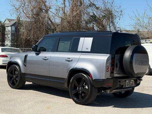 2024 Land Rover Defender 110 P400 X-Dynamic SE