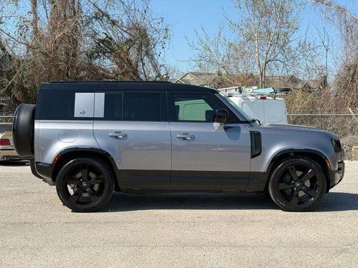 2024 Land Rover Defender 110 P400 X-Dynamic SE