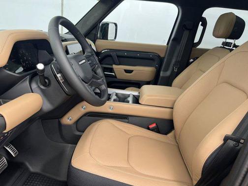 2025 Land Rover Defender 110 V8