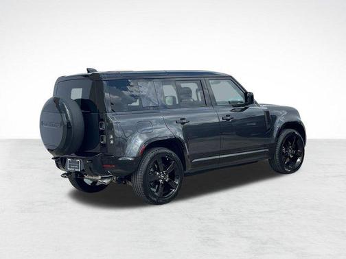 2025 Land Rover Defender 110 V8