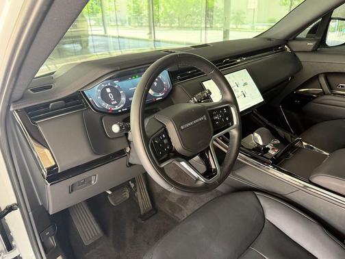 White 2024 Land Rover Range Rover Sport SE