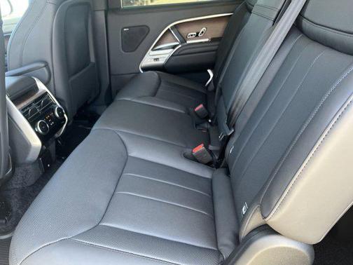 2025 Land Rover Range Rover P530 SE 7 Seat