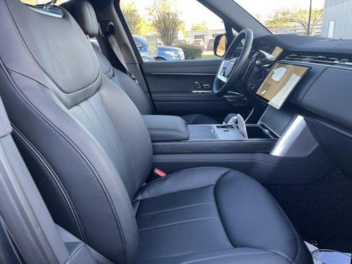 2025 Land Rover Range Rover P530 SE