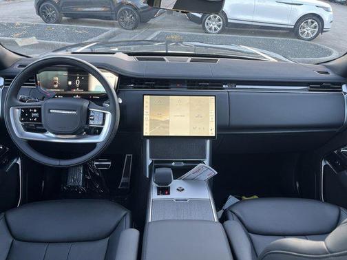 2025 Land Rover Range Rover P530 SE