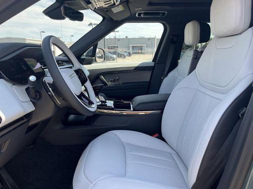 2025 Land Rover Range Rover Sport SE