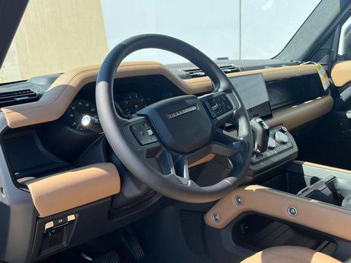 2025 Land Rover Defender 130 P400 X-Dynamic SE