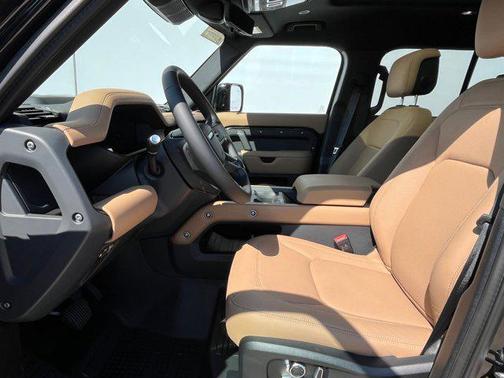 2025 Land Rover Defender 130 P400 X-Dynamic SE