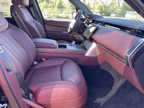 2025 Land Rover Range Rover P550e SE