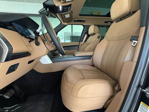 Obsidian Black SV Bespoke Ultra Metallic Satin 2026 Land Rover Range Rover P400 SE