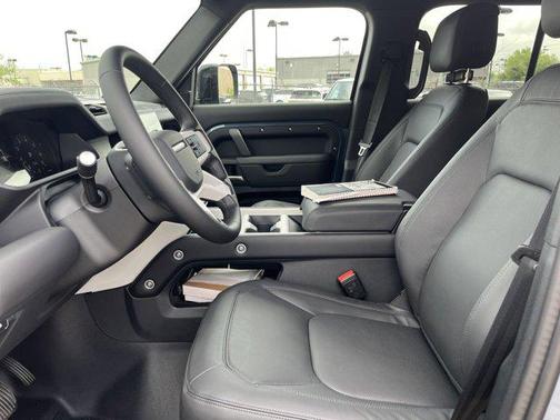 2025 Land Rover Defender 110 P400 X-Dynamic SE