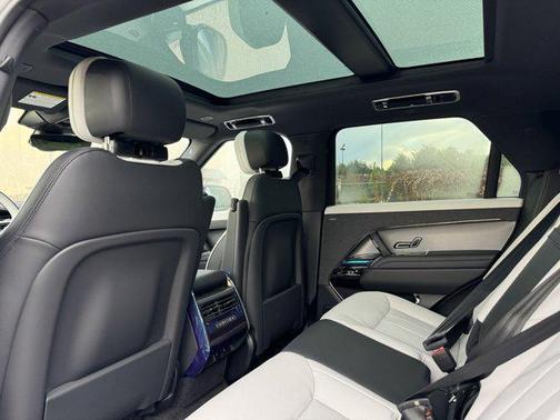 2025 Land Rover Range Rover Sport SE