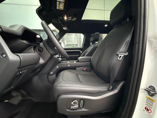 2026 Land Rover Defender P400 X-Dynamic SE