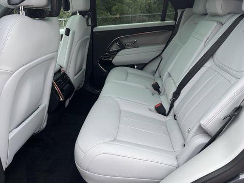 2025 Land Rover Range Rover Sport SE
