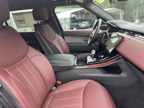2025 Land Rover Range Rover Sport SE