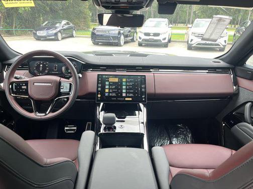 2025 Land Rover Range Rover Sport SE