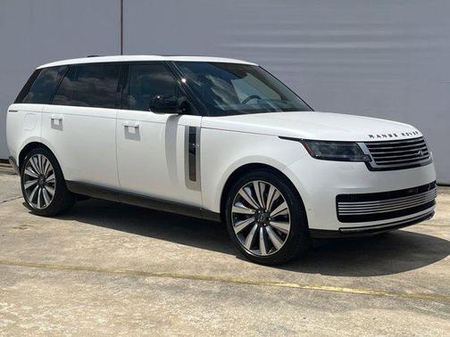 2025 Land Rover Range Rover P615 SV