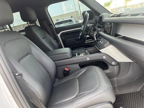 2024 Land Rover Defender 110 P300