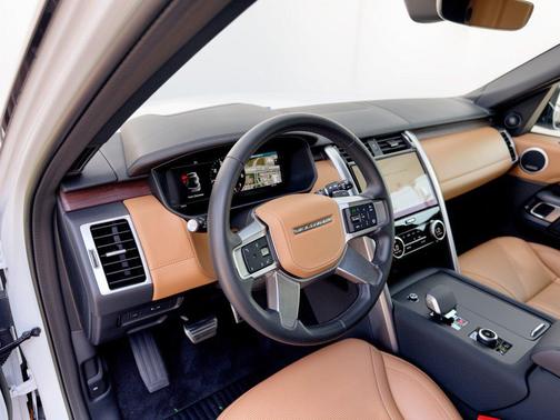 Yulong White Metallic 2023 Land Rover Discovery P360 HSE R-Dynamic